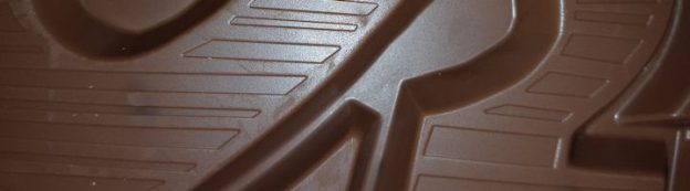 Tony Chocolonely heeft chocoladeletters met pepernoten en marsepein