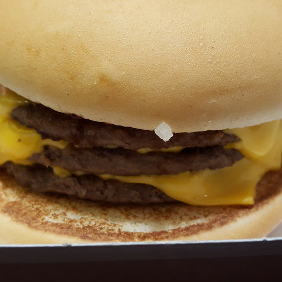 Een triple cheeseburger van McDonald's