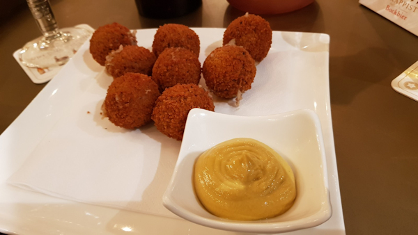 Burgerhuis bitterballen