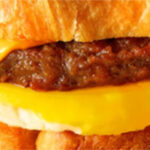Amerikaanse Burger King verkoopt croissant met ei, kaas en vegetarische worst