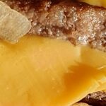 Eerste 50 klanten krijgen gratis cheeseburger bij opening Fat Phill’s Leiden