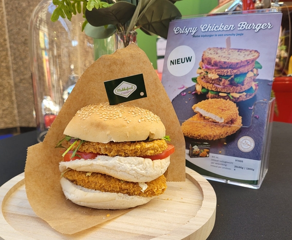 Mekkafood Crispy Chicken Burger op bord