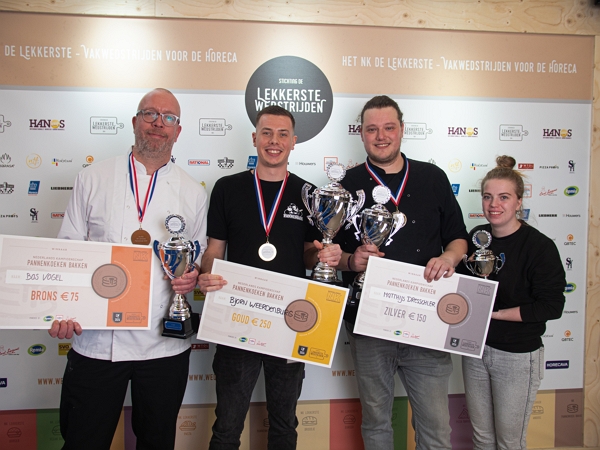 vlnr: Bas Vogel (3), Bjorn Weerdenburg (1), Matthijs Dresschler(2) en Sophie Pigmans (winnaar kinderjury)