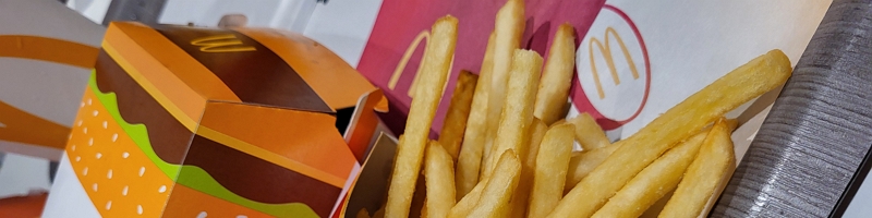 Darter Luke Littler promoot nieuwe McDonald’s-burger in Groot-Brittannië