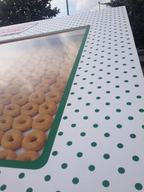 2400 donuts in doos